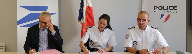 Signature d'une convention entre la police nationale et le groupe La Poste