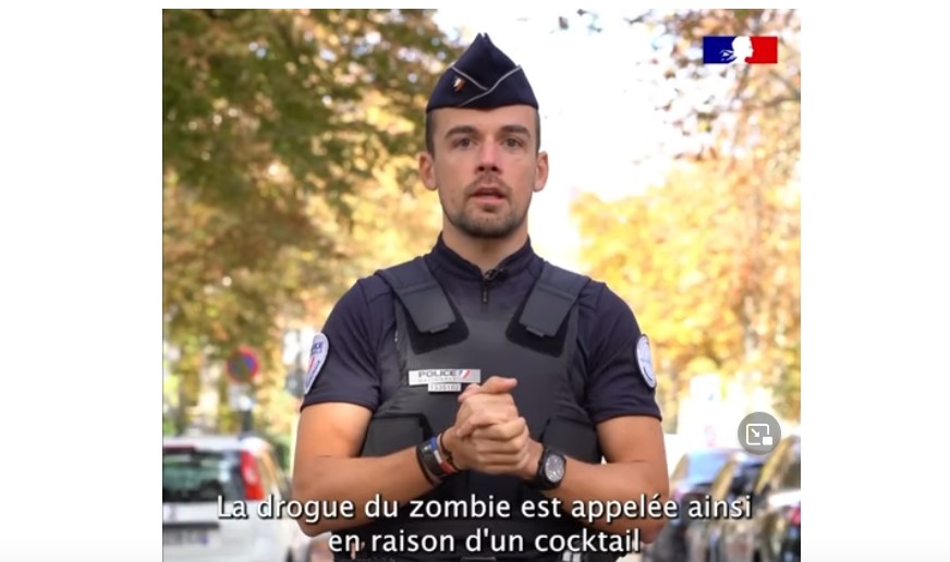 Capture d'écran d'une vidéo avec Nicolas, ambassadeur police, en uniforme